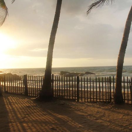 Yoho Rivi Ras Hotel Dehiwala-Mount Lavinia Kültér fotó