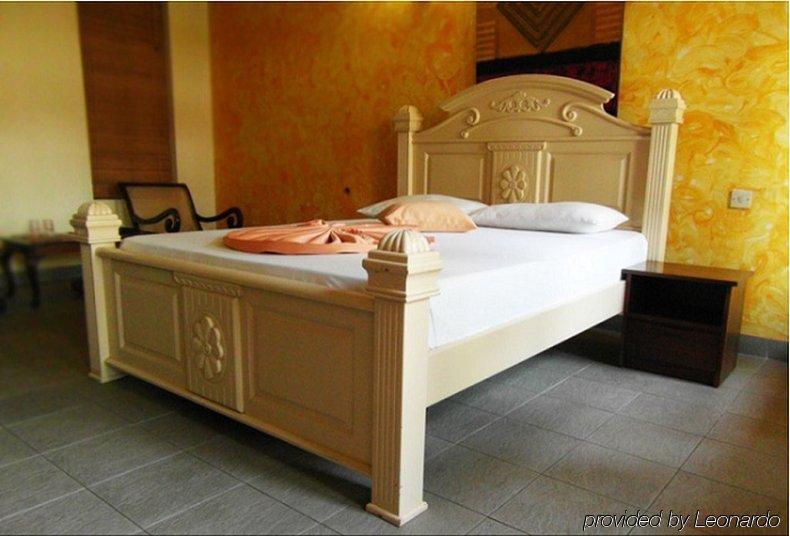 Yoho Rivi Ras Hotel Dehiwala-Mount Lavinia Szoba fotó