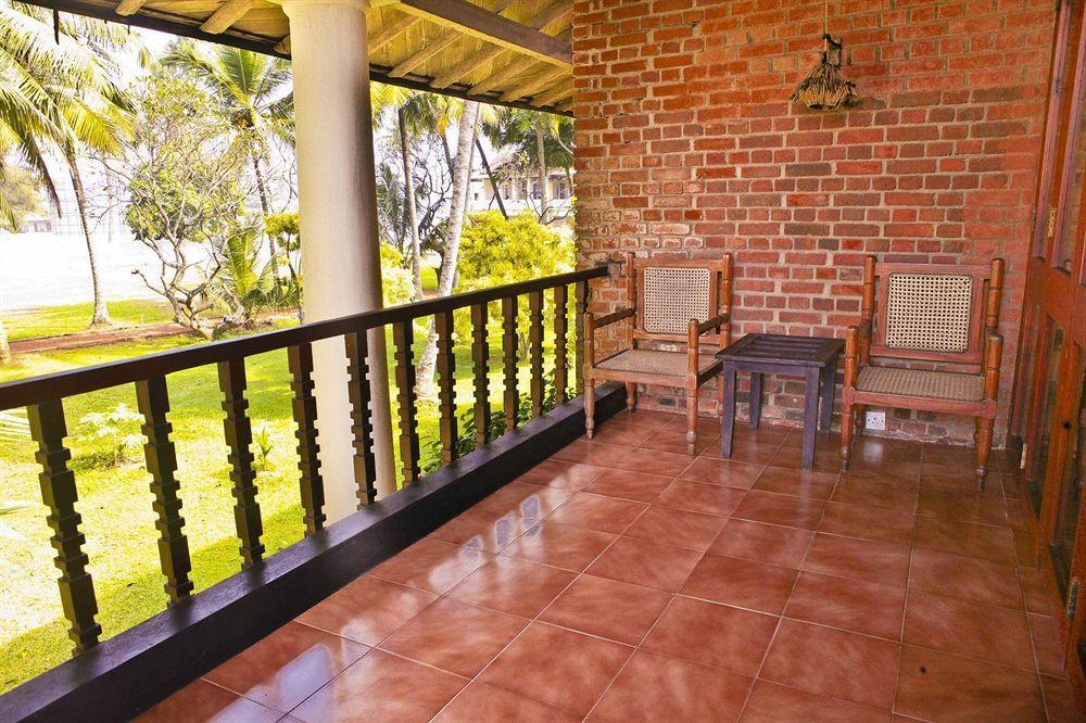 Yoho Rivi Ras Hotel Dehiwala-Mount Lavinia Kültér fotó