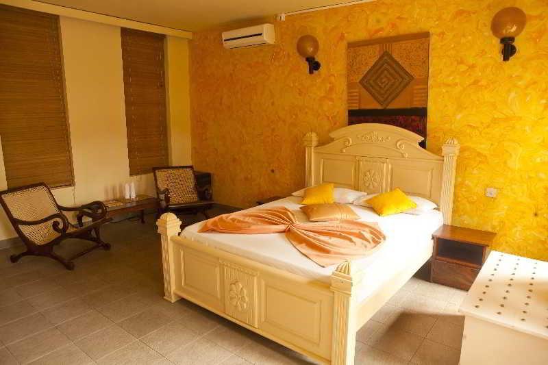 Yoho Rivi Ras Hotel Dehiwala-Mount Lavinia Kültér fotó