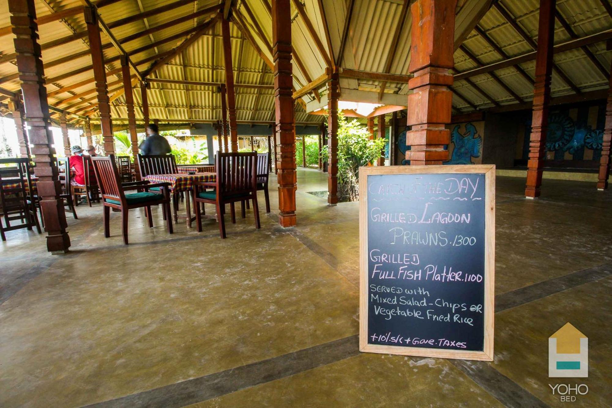 Yoho Rivi Ras Hotel Dehiwala-Mount Lavinia Kültér fotó