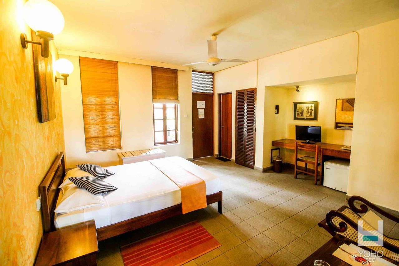 Yoho Rivi Ras Hotel Dehiwala-Mount Lavinia Kültér fotó