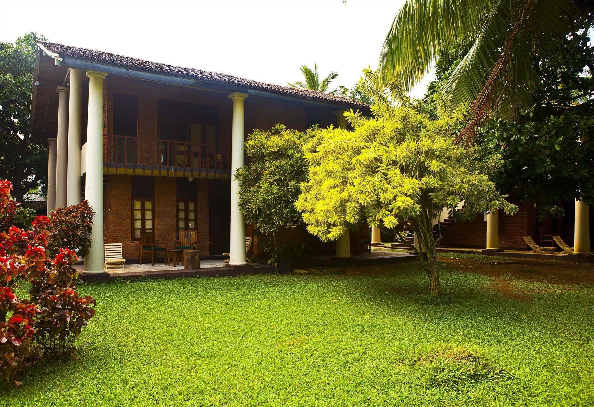 Yoho Rivi Ras Hotel Dehiwala-Mount Lavinia Kültér fotó