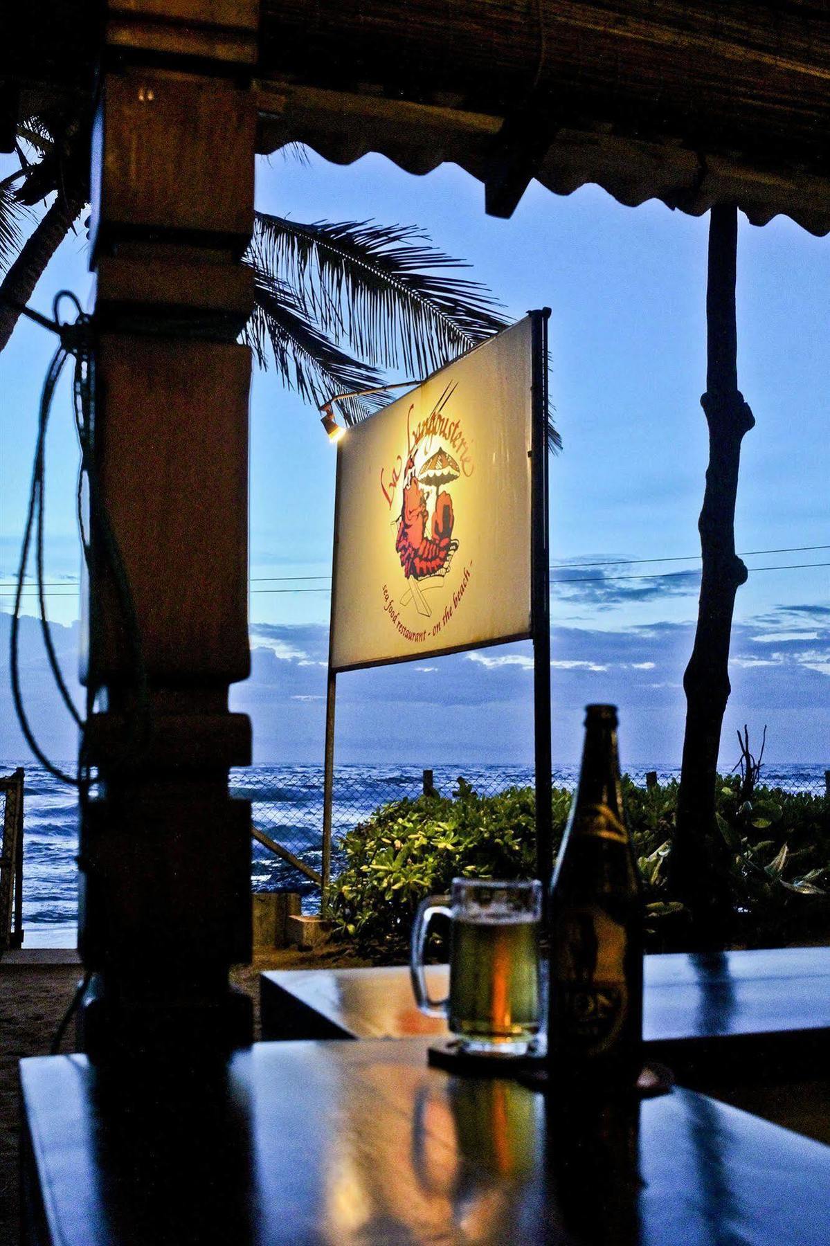 Yoho Rivi Ras Hotel Dehiwala-Mount Lavinia Kültér fotó