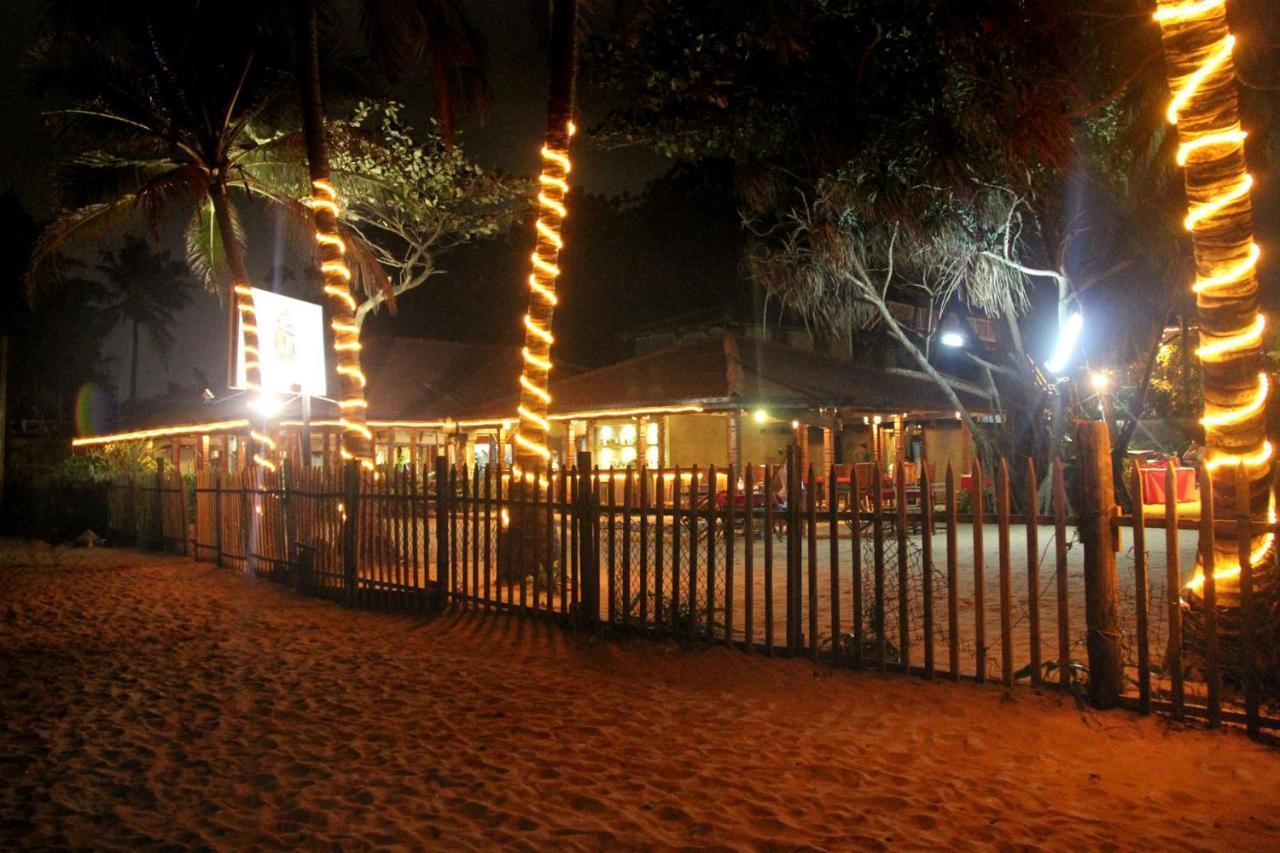 Yoho Rivi Ras Hotel Dehiwala-Mount Lavinia Kültér fotó