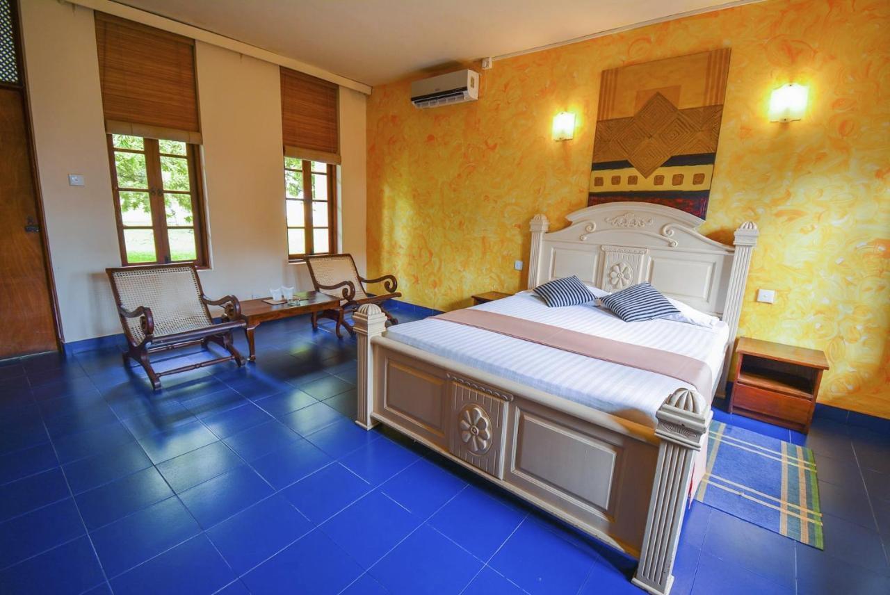 Yoho Rivi Ras Hotel Dehiwala-Mount Lavinia Kültér fotó